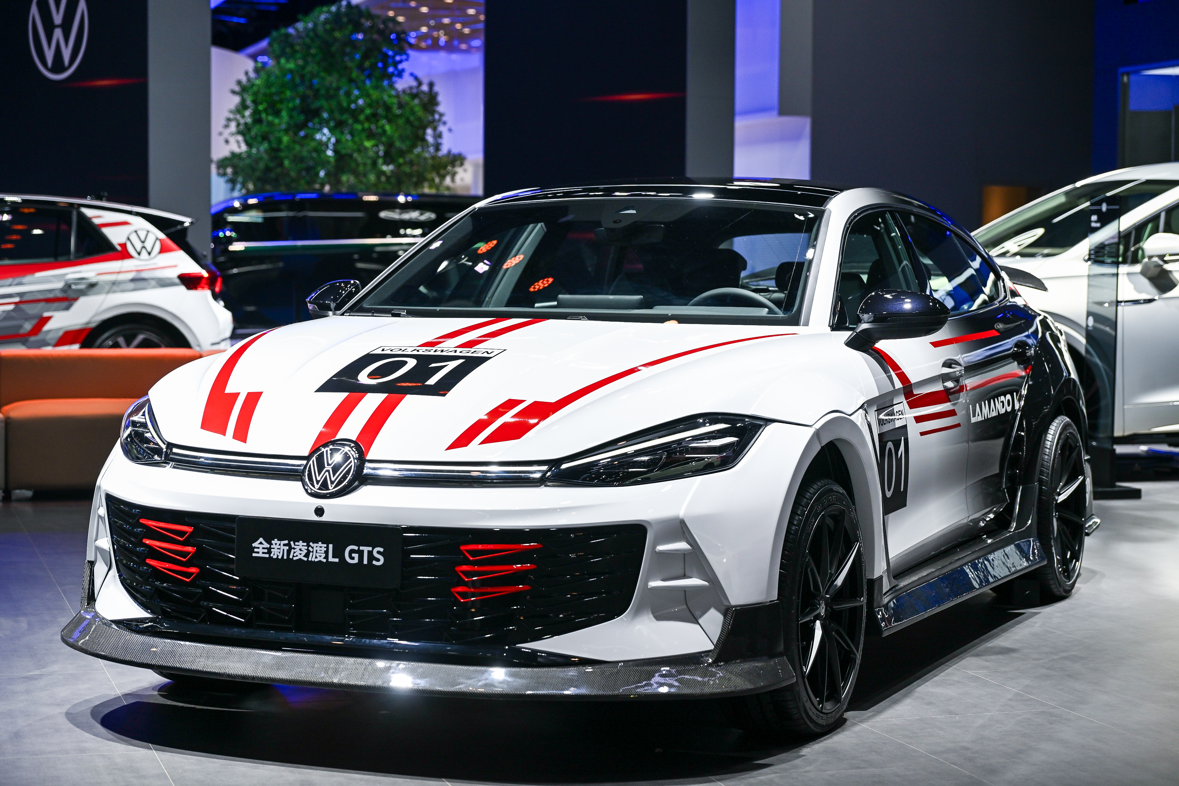 2025成(chéng)都(dōu)车(chē)展(zhǎn)：全新(xīn)凌(líng)渡(dù)L上(shàng)市(shì)引(yǐn)领(lǐng)油(yóu)车(chē)个(gè)性(xìng)化(huà)风(fēng)潮(cháo)，上(shàng)汽(qì)大(dà)众(zhòng)持(chí)续(xù)发(fā)力(lì) “油(yóu)电(diàn)同(tóng)进(jìn)”