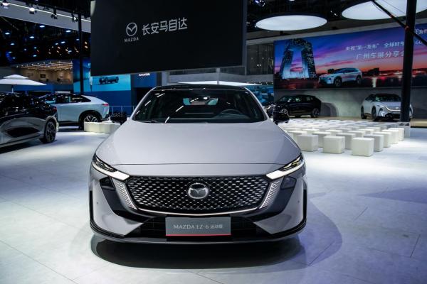 广(guǎng)州(zhōu)车(chē)展(zhǎn)丨(gǔn)长(zhǎng)安(ān)马(mǎ)自(zì)达(dá)双(shuāng)旗(qí)舰(jiàn)展(zhǎn)现(xiàn)电(diàn)动(dòng)化(huà)转(zhuǎn)型(xíng)决(jué)心(xīn)